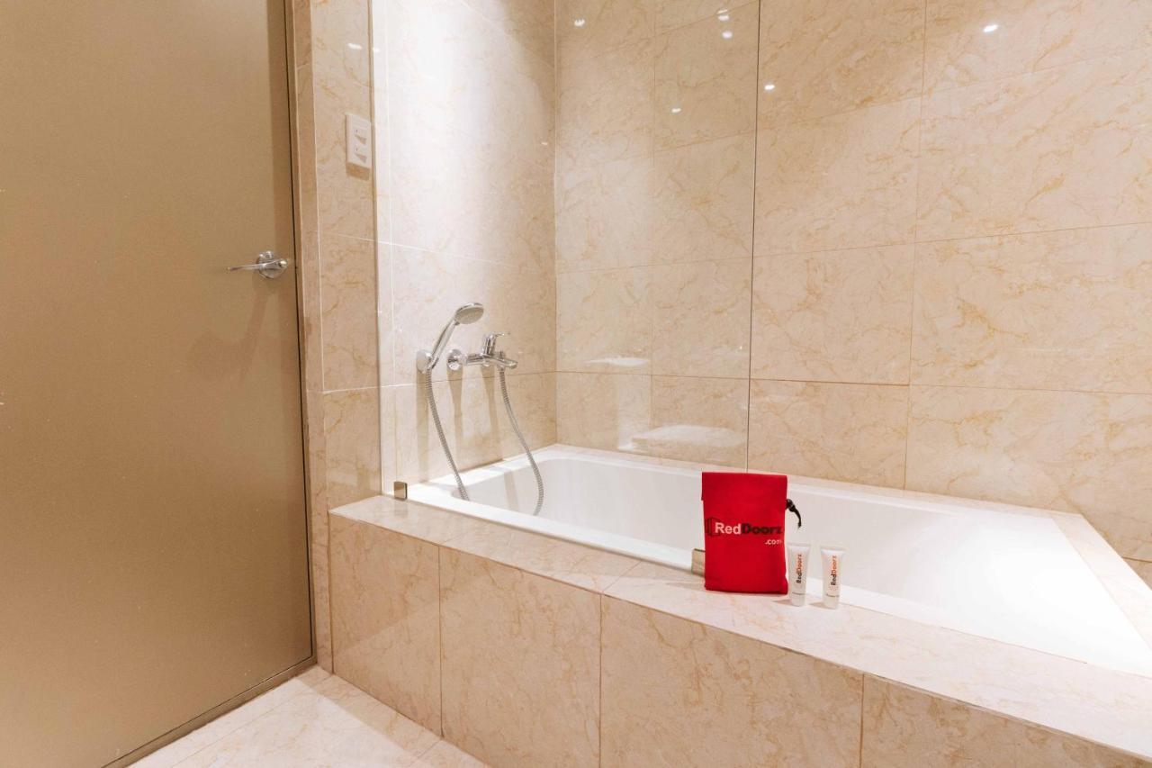 Reddoorz Premium @ South Triangle Кесон Сити Екстериор снимка