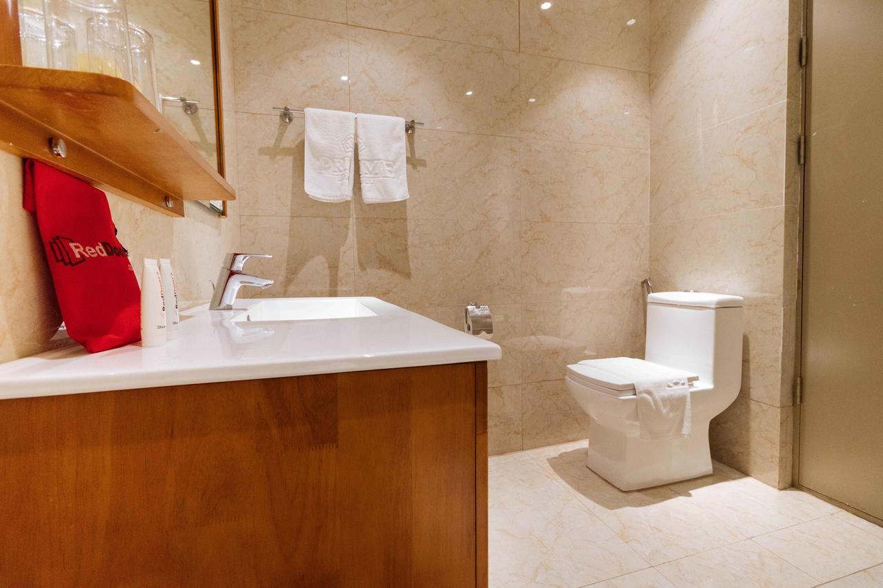 Reddoorz Premium @ South Triangle Кесон Сити Екстериор снимка