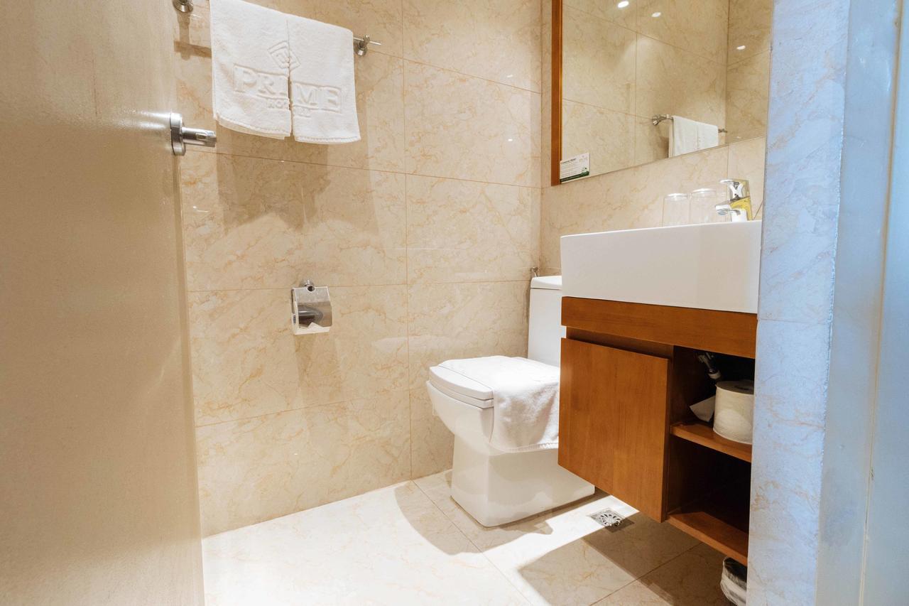 Reddoorz Premium @ South Triangle Кесон Сити Екстериор снимка