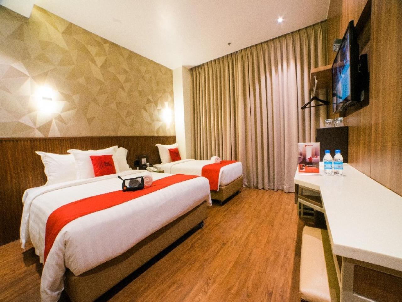 Reddoorz Premium @ South Triangle Кесон Сити Екстериор снимка