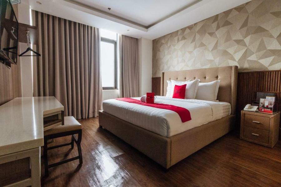 Reddoorz Premium @ South Triangle Кесон Сити Екстериор снимка