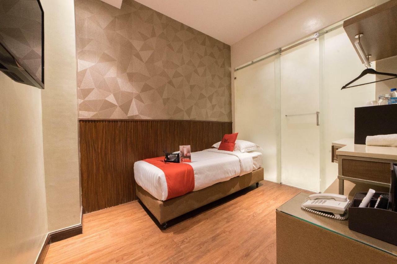 Reddoorz Premium @ South Triangle Кесон Сити Екстериор снимка