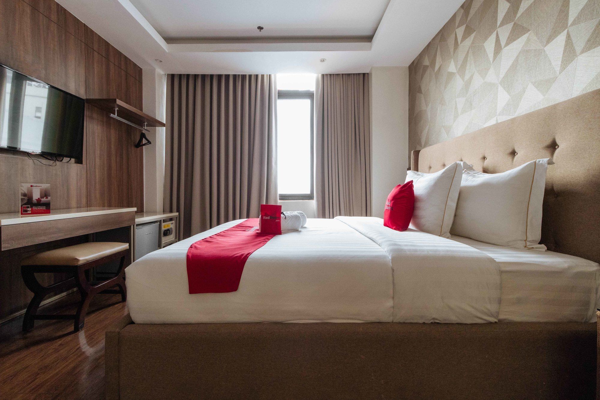 Reddoorz Premium @ South Triangle Кесон Сити Екстериор снимка
