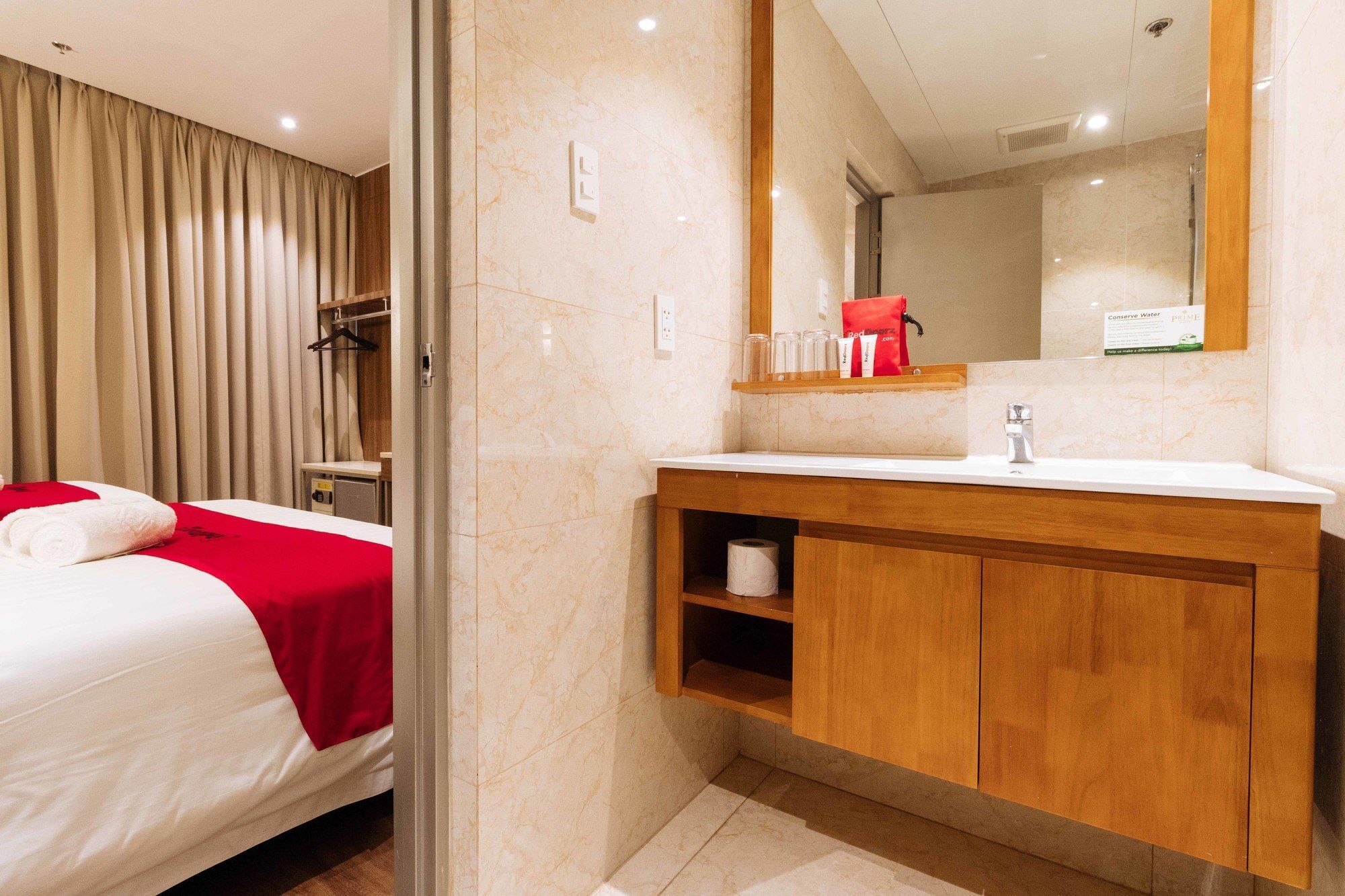Reddoorz Premium @ South Triangle Кесон Сити Екстериор снимка